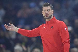 媒體人：神奇的五五開拓者 又是經(jīng)典的關(guān)鍵時(shí)刻掉鏈子