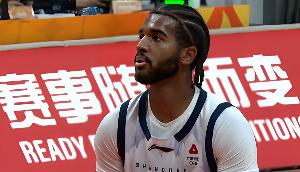 太猛了！克里斯半場9中5拿下16分4板1帽