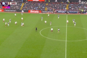 腿軟了??！因卡皮耶致命帶球失誤送界外球，維拉借此完成讀秒絕殺