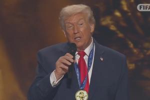 獲頒國際足聯(lián)和平獎，特朗普：這無疑是我生命中最崇高的榮譽(yù)之一