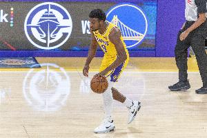 還不錯(cuò)！布朗尼6分鐘3中2拿到5分1助1斷 三分2中1