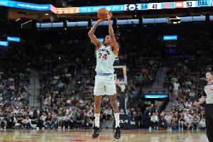 手感滾燙停不下！瓦塞爾半場(chǎng)轟進(jìn)7記三分 11中7拿到25分3板2助1帽