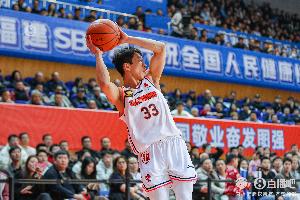 小將表現(xiàn)不錯(cuò)！楊溢7中3拿到10分4板6助2斷 正負(fù)值+23