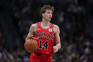 后三節(jié)沒聲音了！布澤利斯首節(jié)10分&全場拿到19分 出現(xiàn)6失誤