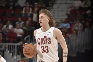 瀟灑！特雷弗斯背運過人 隨后殺入籃下輕松打中