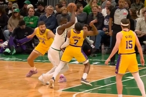 沒冤枉！布朗對文森特進(jìn)攻犯規(guī) 馬祖拉挑戰(zhàn)失敗