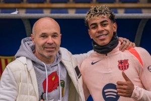 伊涅斯塔曬造訪巴薩訓(xùn)練基地照片：回家的感覺很美好