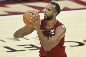 攻防在線！小莫布里半場17分鐘 10中6拿到13分4板2帽