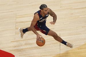 眼花了？騎士第三節(jié)前半節(jié)以28-9凈勝馬刺19分