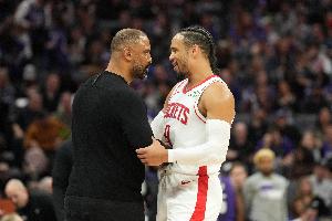 狄龍：我和烏度卡關系很好 我們理念高度契合共同打造球隊文化