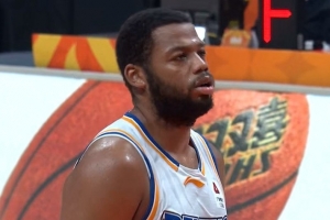 新外援還行！斯佩爾曼6中4拿到15分2板3助1斷