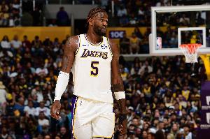 沒(méi)頂?。“D9投僅3中拿到6分10板 正負(fù)值-7