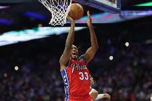 替補很準(zhǔn)！賈巴里·沃克半場4記三分拿下16分2板1助1斷