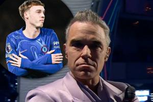 ??世界杯抽簽儀式表演嘉賓羅比·威廉姆斯現(xiàn)場(chǎng)模仿帕爾默慶祝！