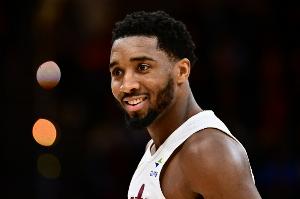 連珠炮！米切爾手感火熱三分再中 幫助騎士將分差追到3分