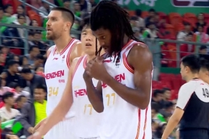 得分機器！史密斯半場11中7&三分7中4砍下19分7板3助