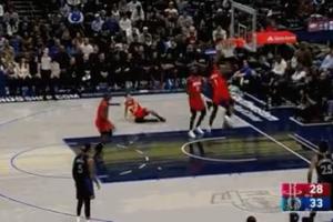 恐怖身體！濃眉雙手扣籃勢在必得 阿門迎面一掌扇飛到計(jì)時器上