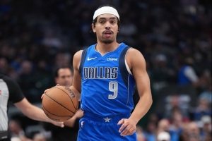 首發(fā)控衛(wèi)！內(nèi)姆哈德半場3投3中得到6分6助1斷 正負值+3