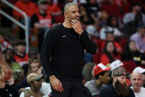 烏度卡：我們的失誤給了獨行俠太多輕松得分機會 籃板保護也不好