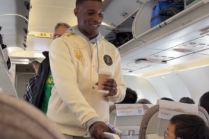 京媒：國(guó)安全隊(duì)從上海乘機(jī)返回北京，很多球迷特意更改行程