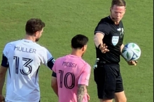 薩利現(xiàn)場(chǎng)觀看美職聯(lián)總決賽，社媒曬梅西穆勒同框照+梅西捧杯視頻