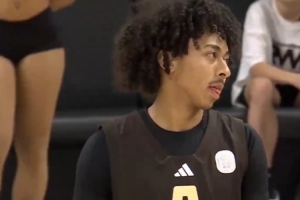 朱正OTE聯(lián)賽首發(fā)登場34分鐘 10中6得到15分4助4斷3帽率隊(duì)大勝