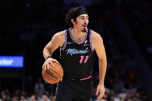 斯波：下半場(chǎng)哈克斯先發(fā)是想注入一些活力 這絕不是對(duì)韋爾的否定