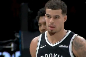 來手感了！小邁克爾·波特變向+撤步+后仰高難三分 2分鐘連中三元