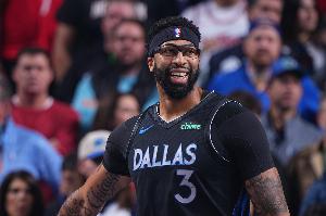 擎天白玉柱！濃眉一掃昨日陰霾19中14拿下29分8板2斷1帽閃爆全場(chǎng)