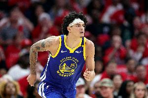 防守建功！桑托斯追防血帽小克雷格·波特的上籃