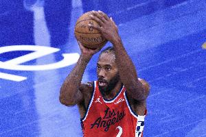 穩(wěn)定輸出！小卡半場8投5中得14分2板2助0失誤 正負(fù)值+16