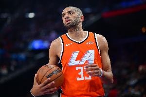 “老弱病殘”！巴圖姆三分3中1拿到3分4板 大洛5中1拿3分1帽