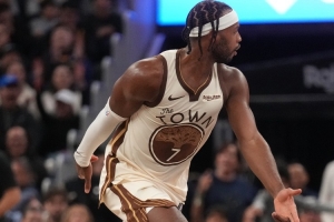 力壓穆迪首發(fā)！隊(duì)記：希爾德上個(gè)下半場(chǎng)9分5板 他只是開(kāi)季慢熱