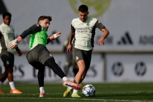 備戰(zhàn)曼城！皇馬官方曬訓(xùn)練圖：卡馬文加、塞巴略斯在列