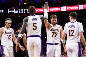 客場戰(zhàn)勝76人！湖人官推曬贏球海報：全力拼搏 拿下了比賽