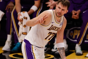 76人打得很快但你們沒有快起來！東契奇：那都是因?yàn)槲? >
                                        </div>
                                    </div>
                                                                        <div   id=