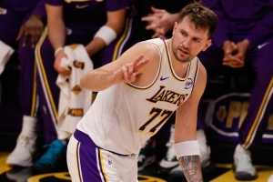 東契奇本賽季場均35+9+9！美媒：MVP榜約基奇SGA怎么能排他前面？