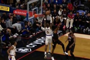 摧枯拉朽！東契奇拋傳輸送炮彈 艾頓起飛力壓喬治雙手暴扣