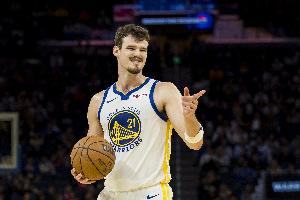 波斯特今日命中5個三分 平勇士隊(duì)史首發(fā)中鋒球員里單場最高