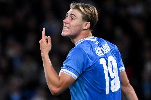 霍伊倫：進(jìn)球很開心但功勞該和全隊(duì)共享 替補(bǔ)席建議我從中路進(jìn)攻