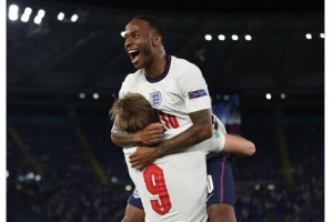 英格蘭隊(duì)祝斯特林31歲生日快樂(lè)，球員國(guó)家隊(duì)出戰(zhàn)82場(chǎng)20球27助