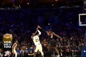 見你就來勁！詹姆斯長兩分+三分連續(xù)迎射喬治 連得5分！