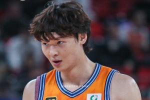 王哲林：主動適應(yīng)外援的球路 慢慢尋找和他們配合的感覺