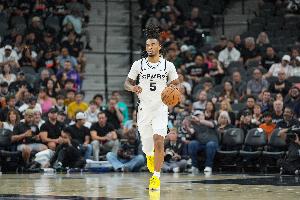 此前已連續(xù)缺席9場(chǎng)！今日馬刺對(duì)陣鵜鶘 卡斯?fàn)枌⒋蟾怕食鰬?zhàn)