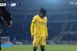 半小時傷退！萊奧射門后出現(xiàn)受傷情況，被里奇換下