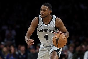 關(guān)鍵兩罰穩(wěn)定勝局！福克斯11中4拿到14分4板7助1斷