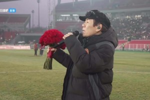 遼寧鐵人奪冠慶典，歌手趙傳演唱《我很丑，可是我很溫柔》