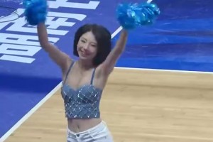 哇塞！NBL的啦啦隊姐姐也太美了，這顏值和身材真沒得說??