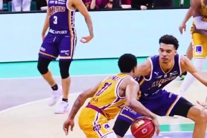 身高差距過于懸殊！沒想到文班亞馬也有這么被軍訓(xùn)的時(shí)候