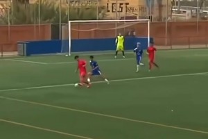 國外博主關(guān)注鄺兆鐳：速度簡直快得離譜！千萬別小瞧中國足球